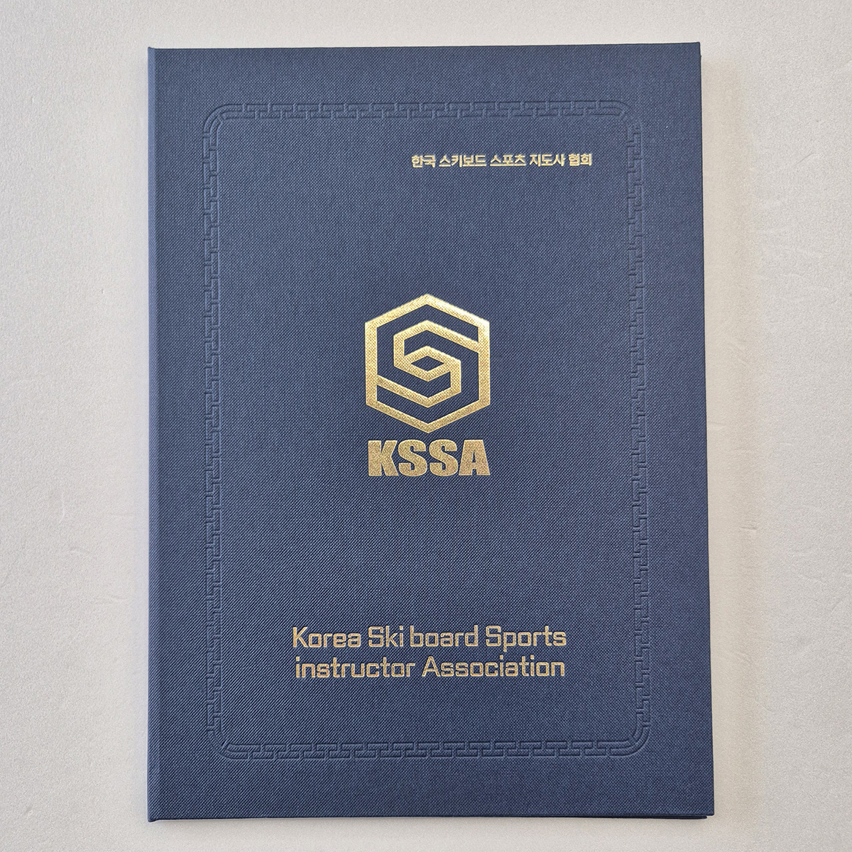 다크블루 엠보패턴 상장케이스 세로형 SC002013