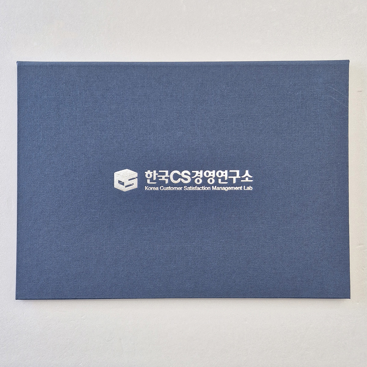다크블루 엠보패턴 상장케이스 노트북형 SC002030